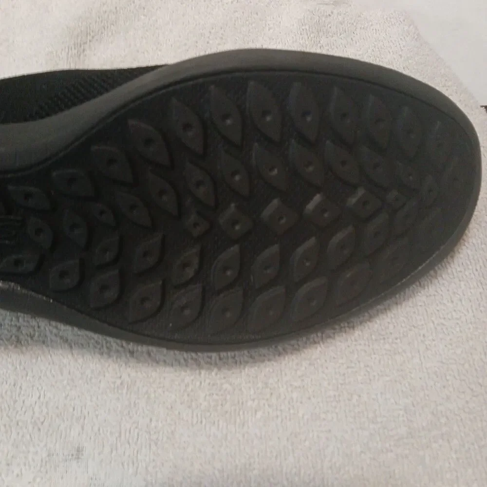 Skechers Shoes Slip On Black Stretch Fit Air Cooled Memory Foam Womens SZ 10 NEW